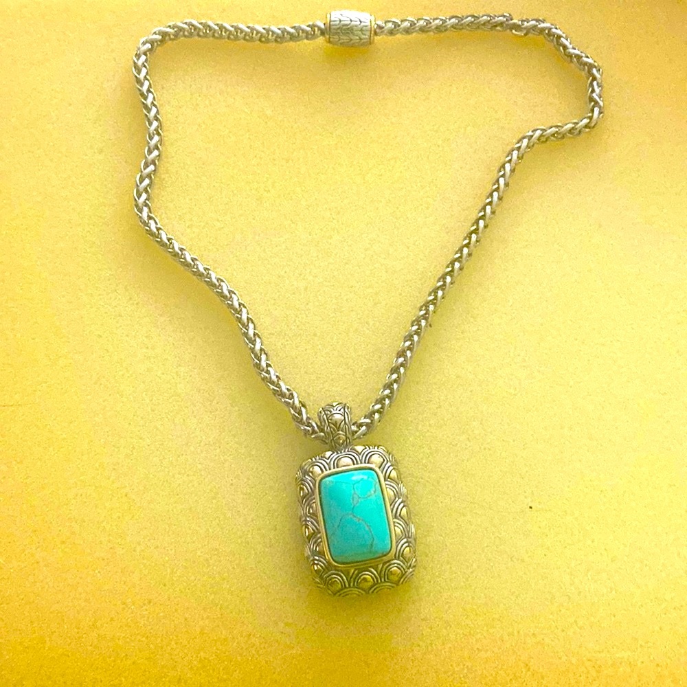 Beautiful silver tone faux necklace. Western inspired jewelry. (NWOT)
